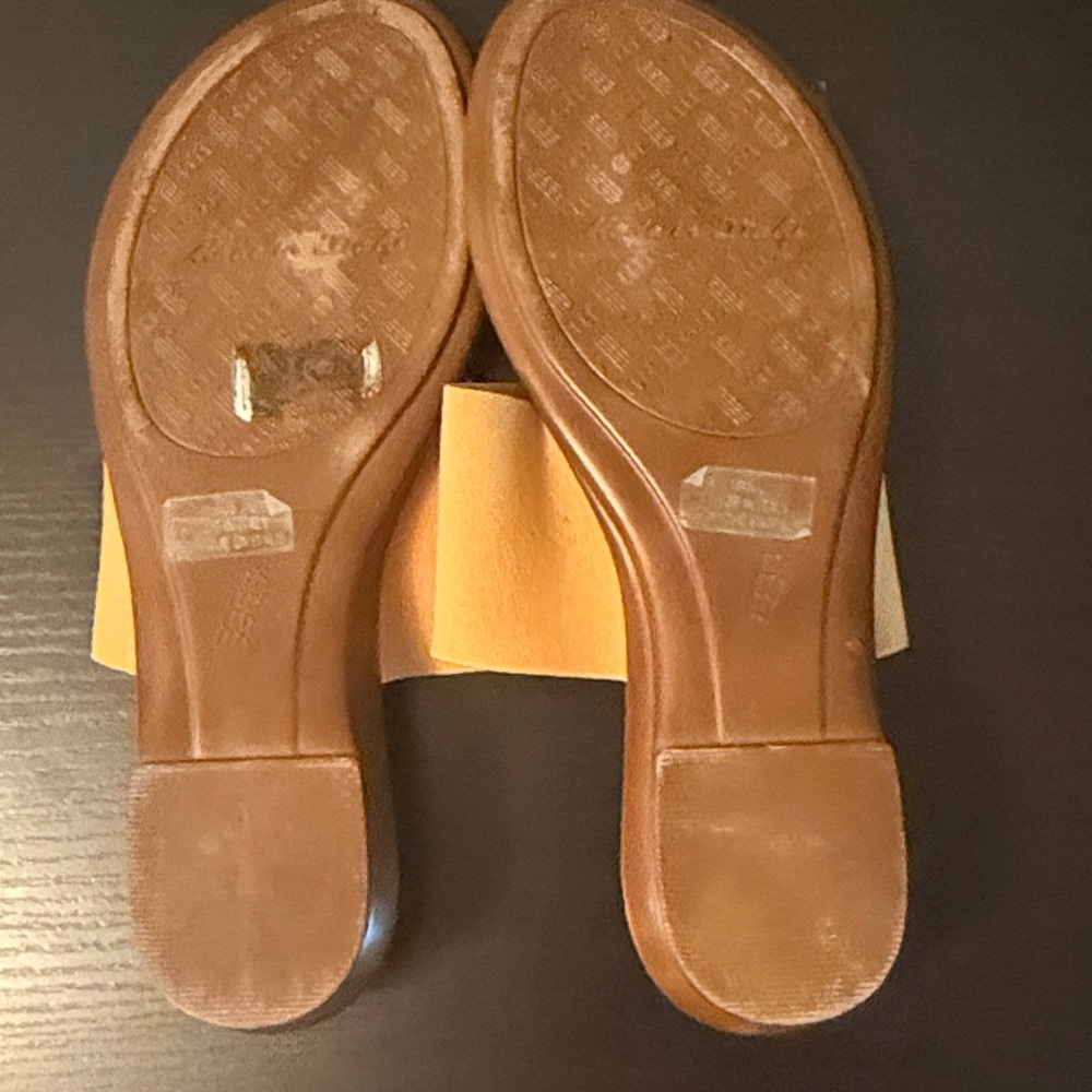 Italian Shoemakers Women's Brown Slide Sandals - Picture 5 of 6